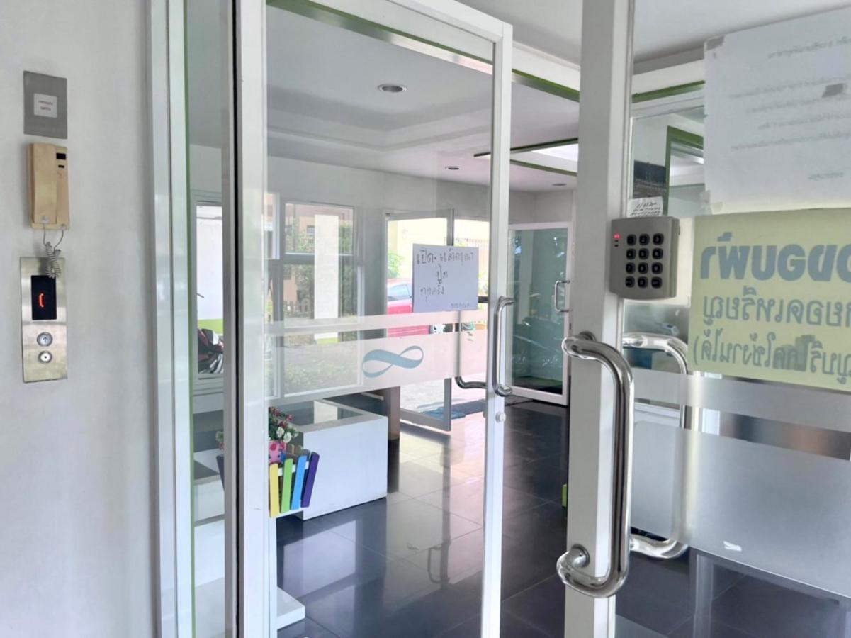 8 Residence Bangkok Extérieur photo